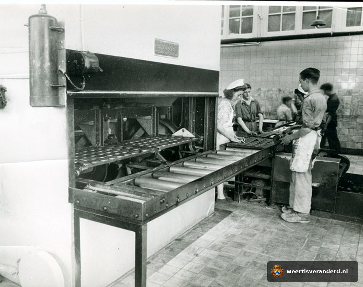 Productiemachine in de fabriek van Jos Poell