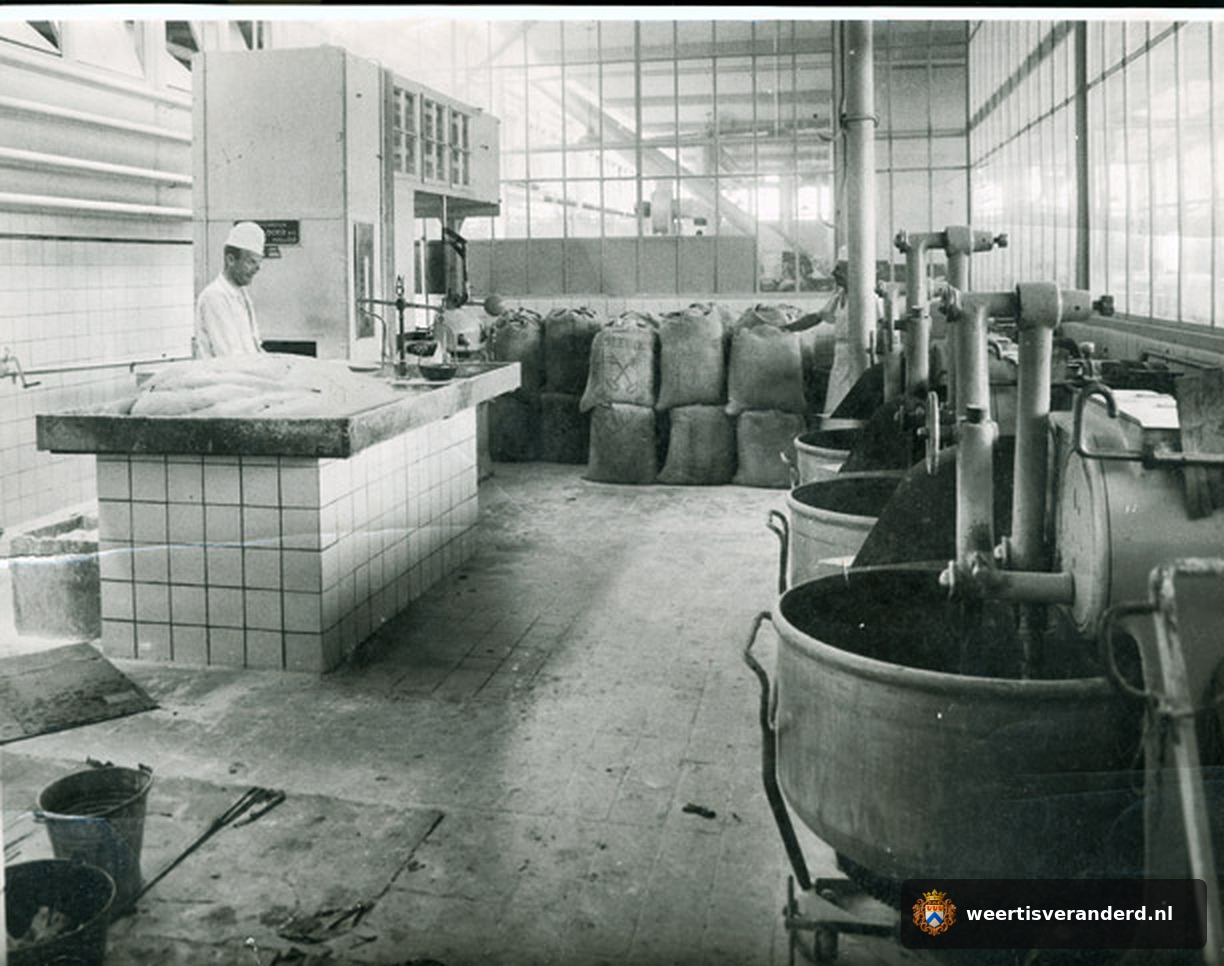 Beschuitoven in de fabriek van Jos Poell