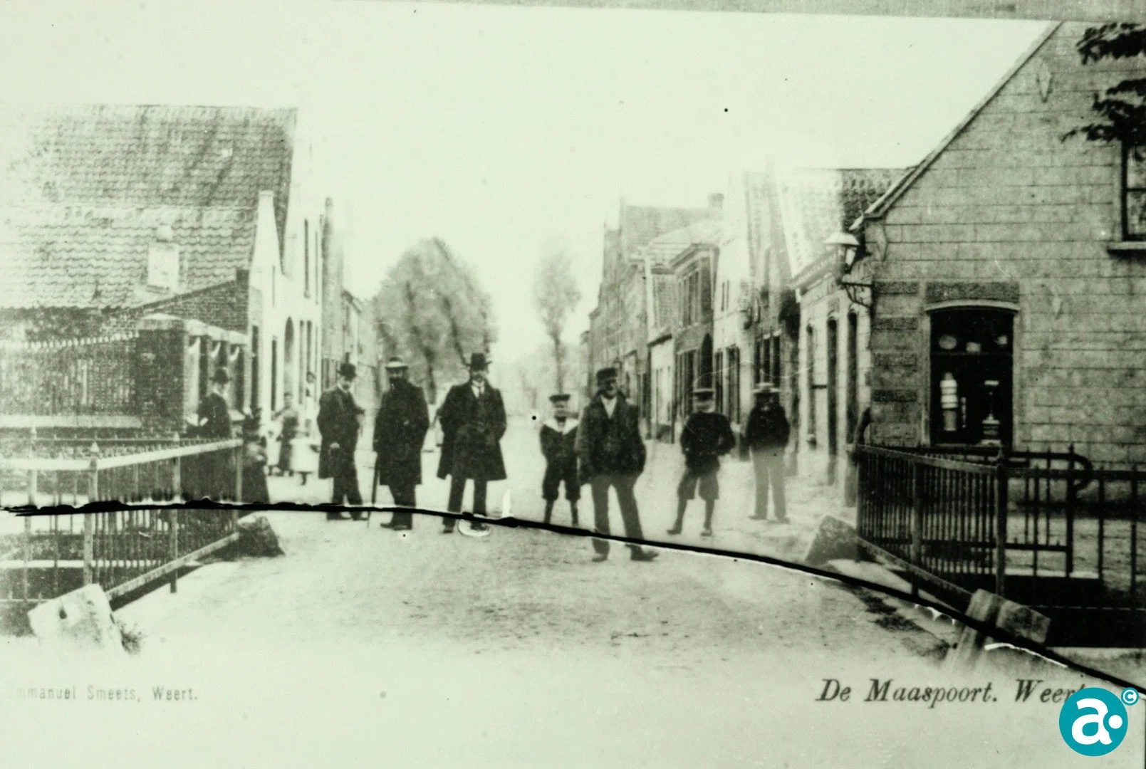 Maaspoort vanaf de gracht - GAW Beeldbank A5021