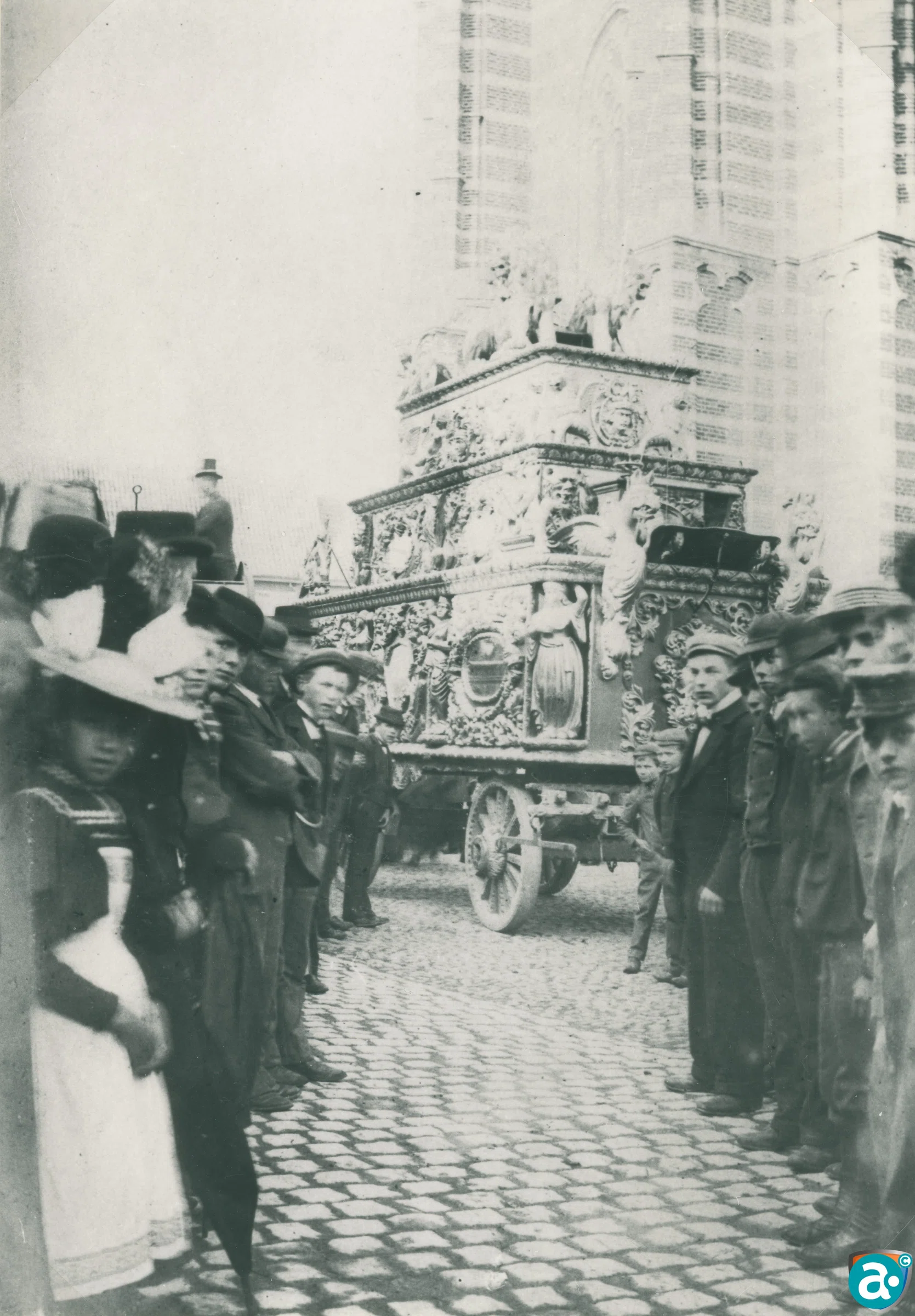 Paradewagen voor de Sint Martinuskerk