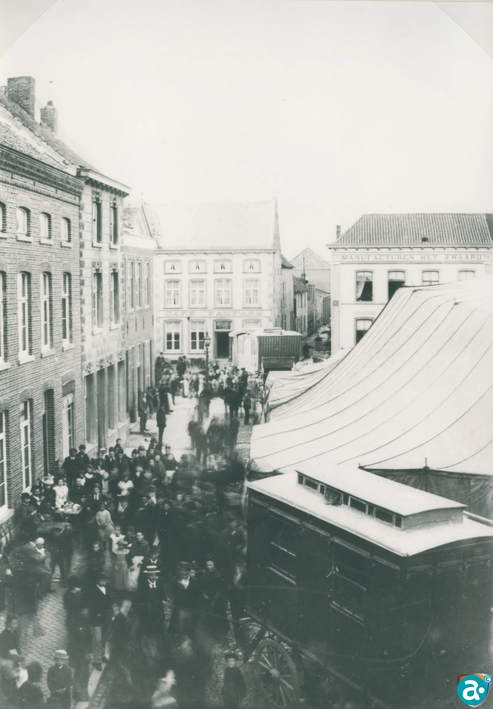 Mooie (deels verdwenen) gevels aan de Markt in Weert