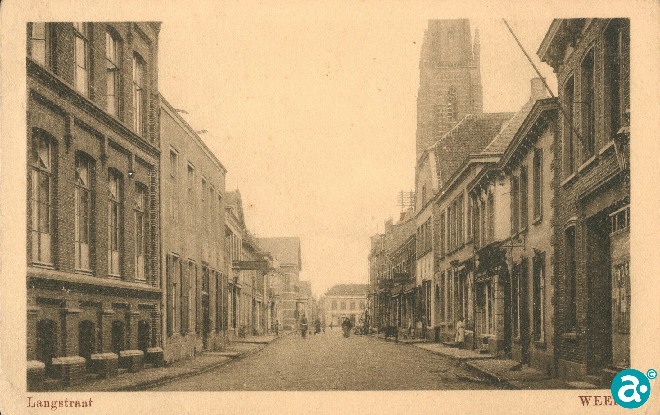 Langstraat met stadspomp
