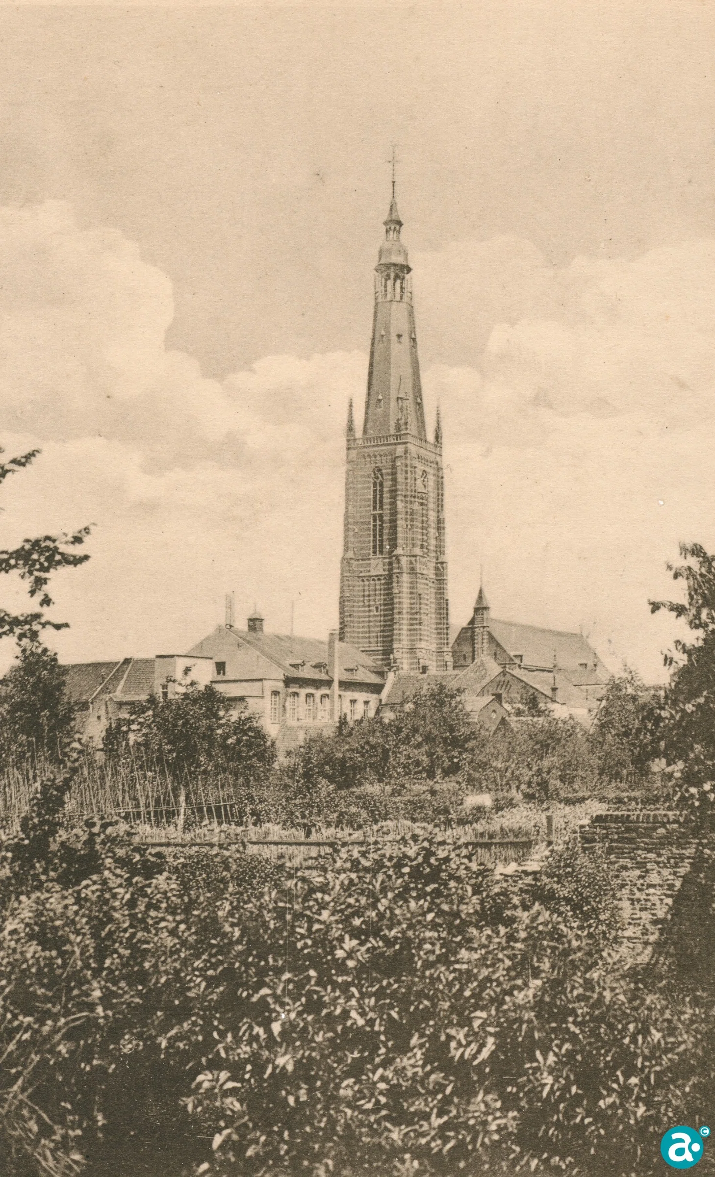 Martinustoren en achterkant stadhuis