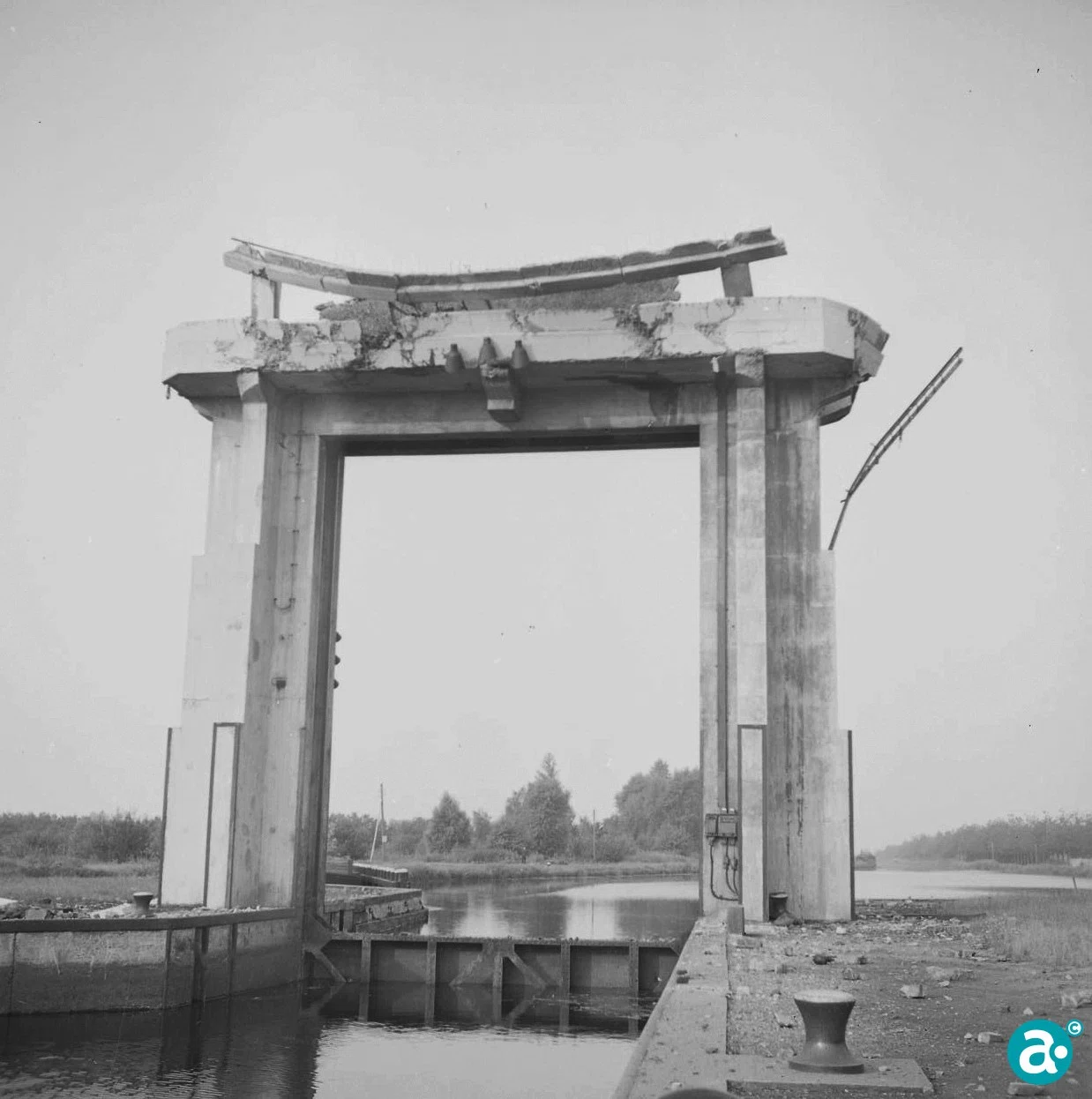 Verzet blaast sluis 16 op