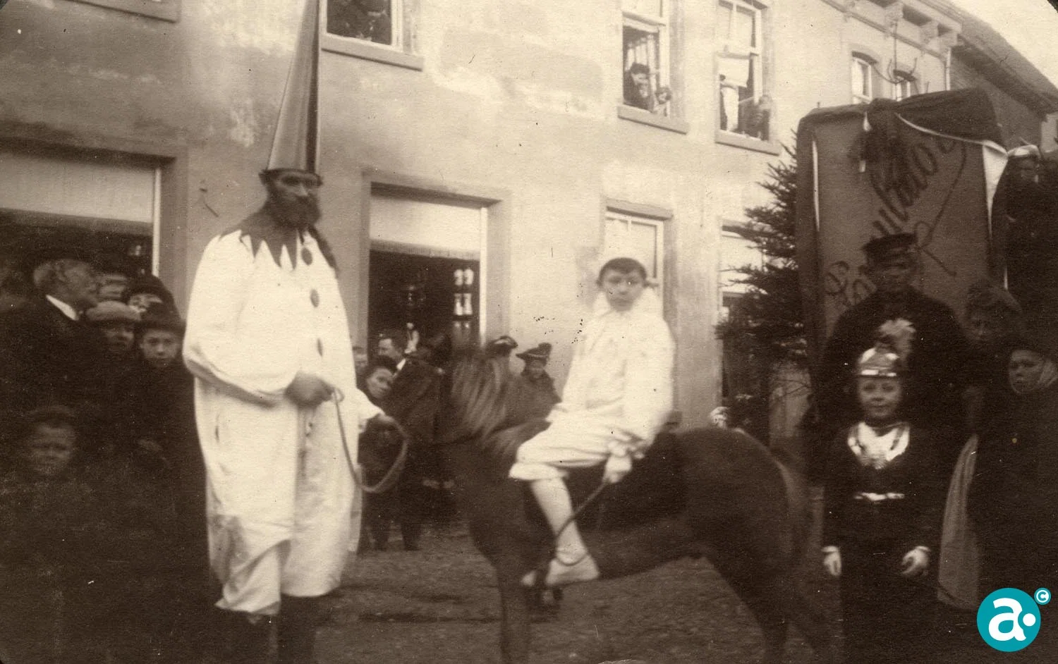 Eerste vastelaovendjsoptocht (cavalcade)