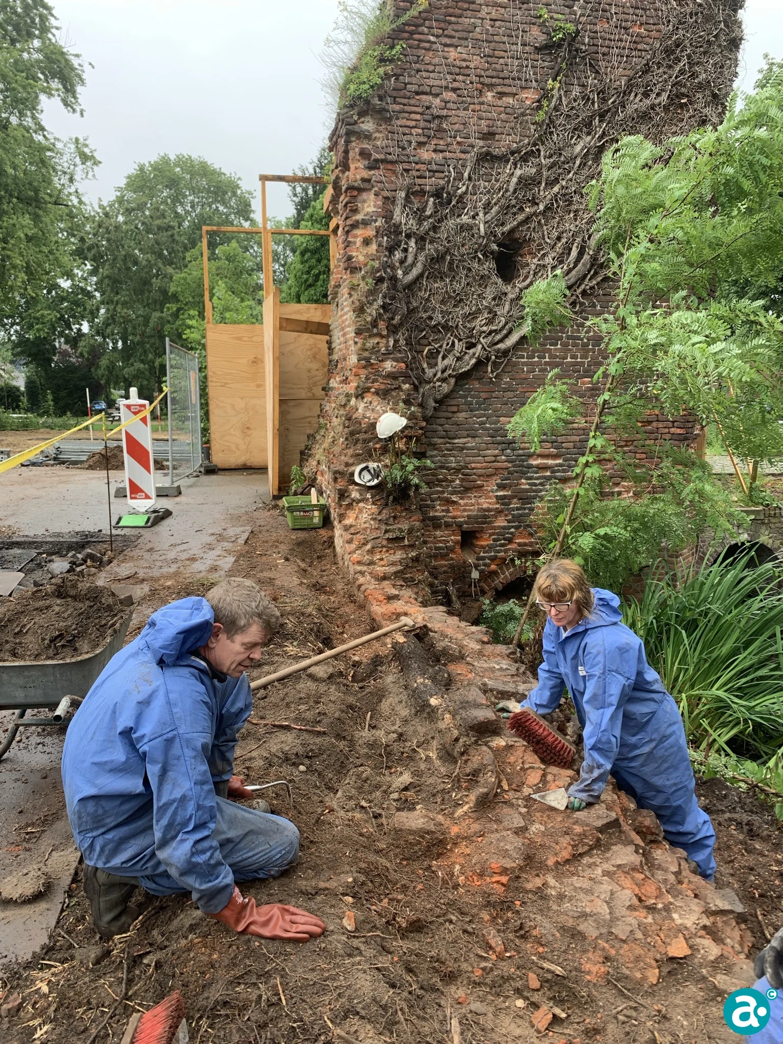Erotische afbeeldingen op de kachel van de graven van Horne