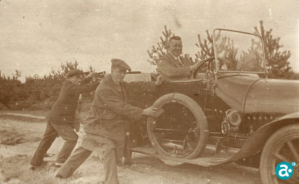 Bollen Jan in zijn automobiel